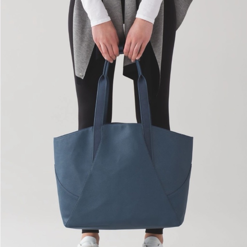 Lululemon all day tote bag